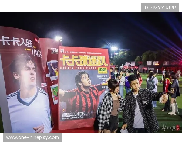 球星亲临杭州足球店购物互动 球迷热情高涨掀起新一轮潮流风暴
